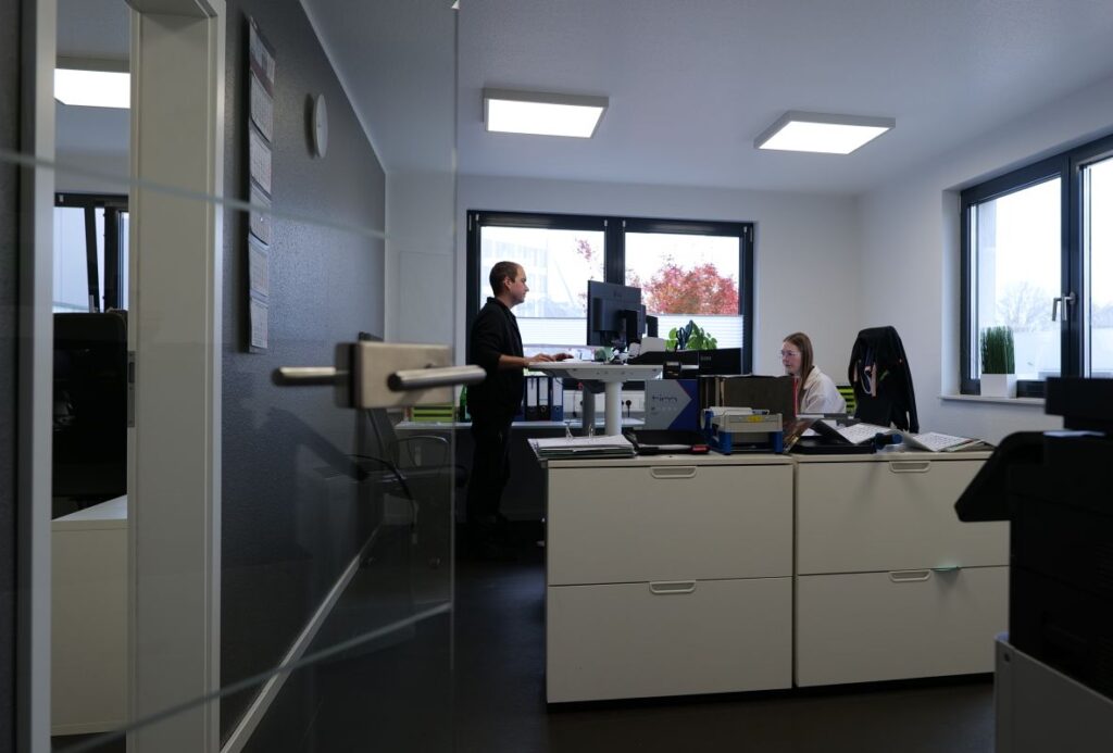 Häner Büro und Beratung für Baumaschinen-Anbaugeräte